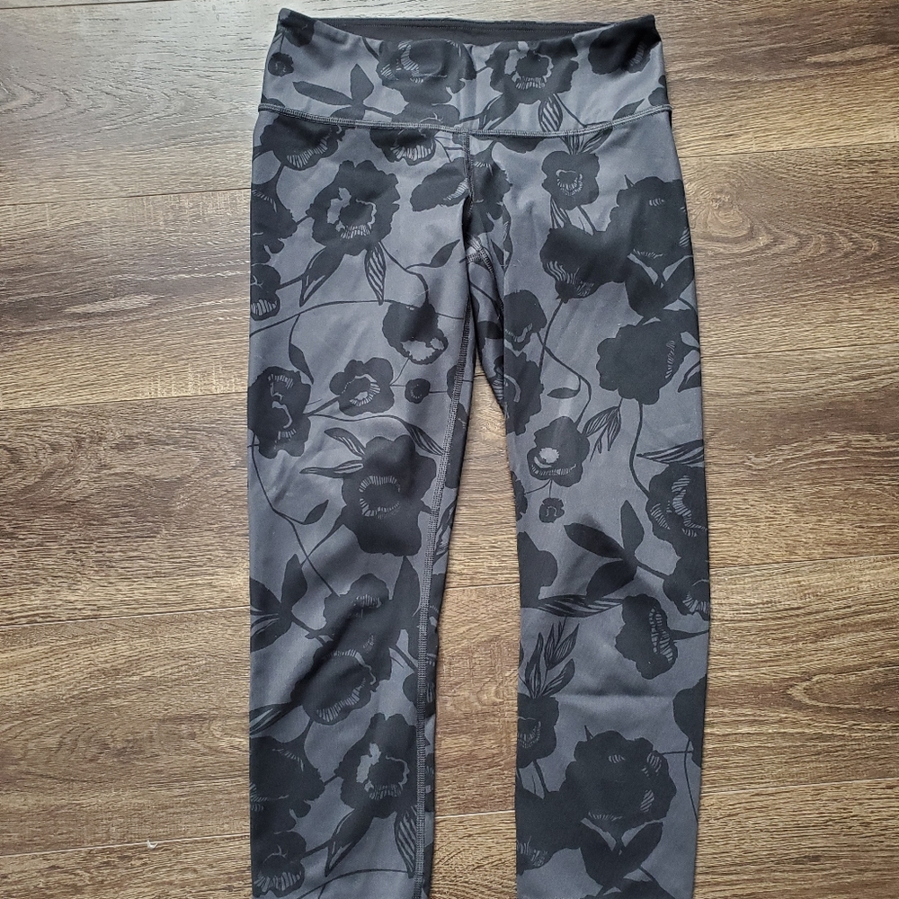 Lululemon crops